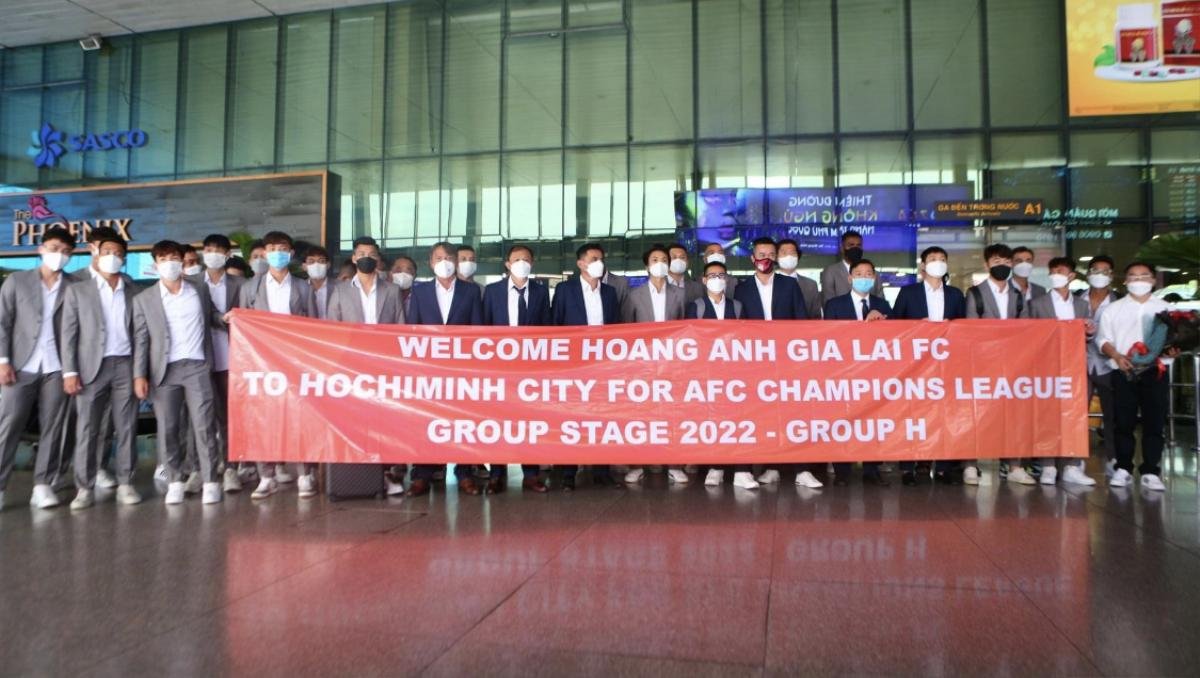 Dàn sao HAGL của bầu Đức dự AFC Champions League 2022 làm náo nhiệt sân bay Ảnh 1