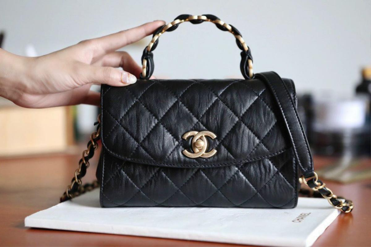 Phụ nữ Nga tẩy chay Chanel, phản đối lệnh trừng phạt của các nhãn hàng xa xỉ Ảnh 3