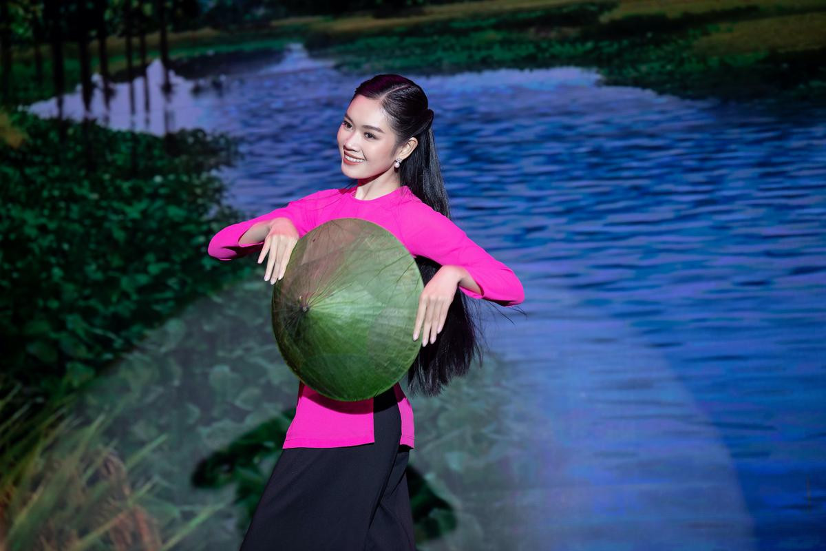 Nam Em chọn đúng sở trường ca hát cho phần thi tài năng Miss World Vietnam 2022 Ảnh 9