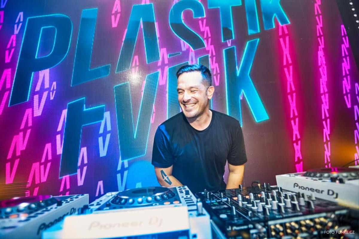 'Kẻ điên loạn' Plastik Funk đổ bộ tại sự kiện âm nhạc EDM Above The World 2022 Ảnh 2