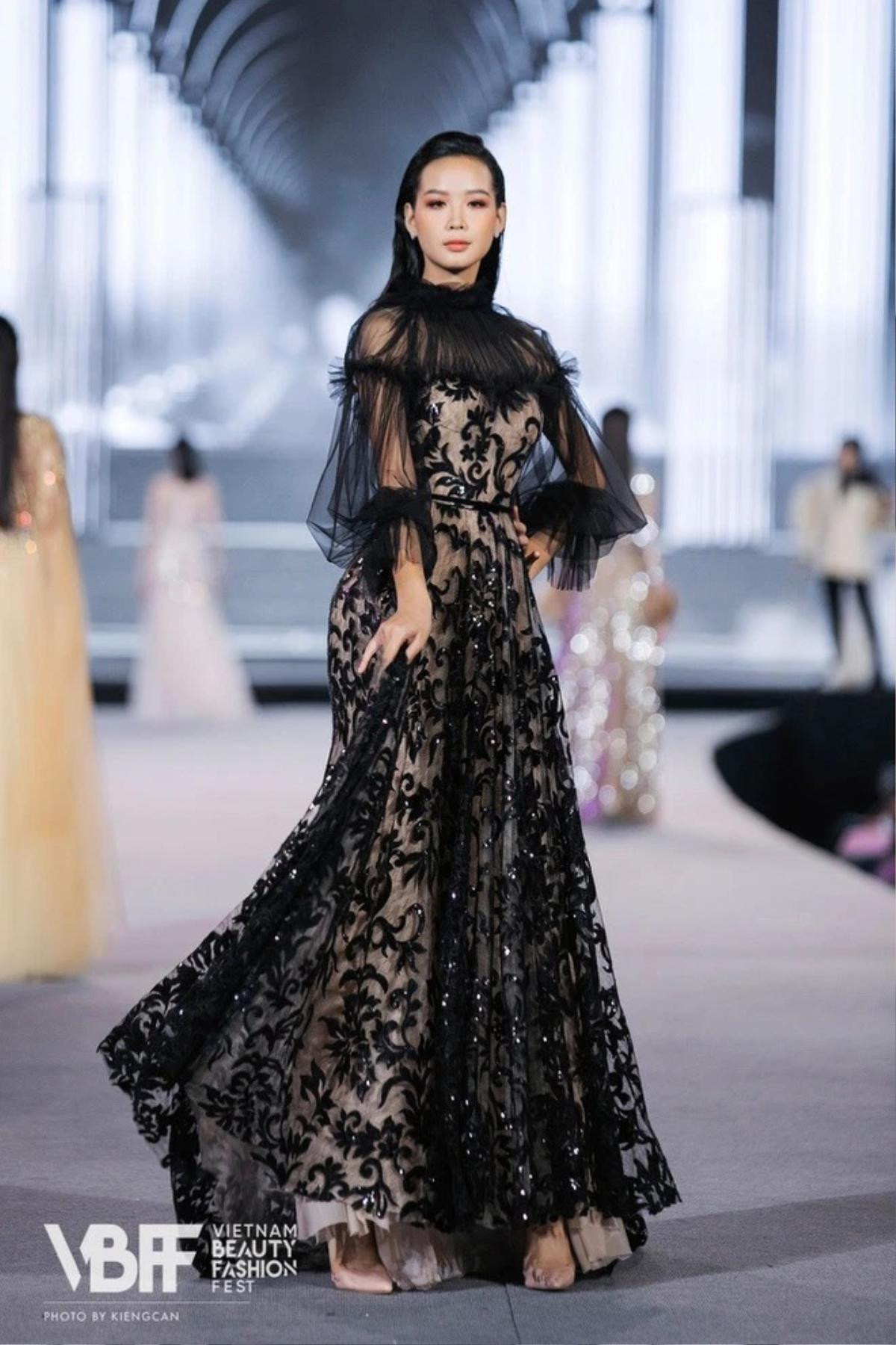 Một mỹ nhân cao 1,85m vừa vào thẳng Top 20 Miss World Vietnam 2022, ảnh mặt mộc gây 'xỉu ngang' Ảnh 6