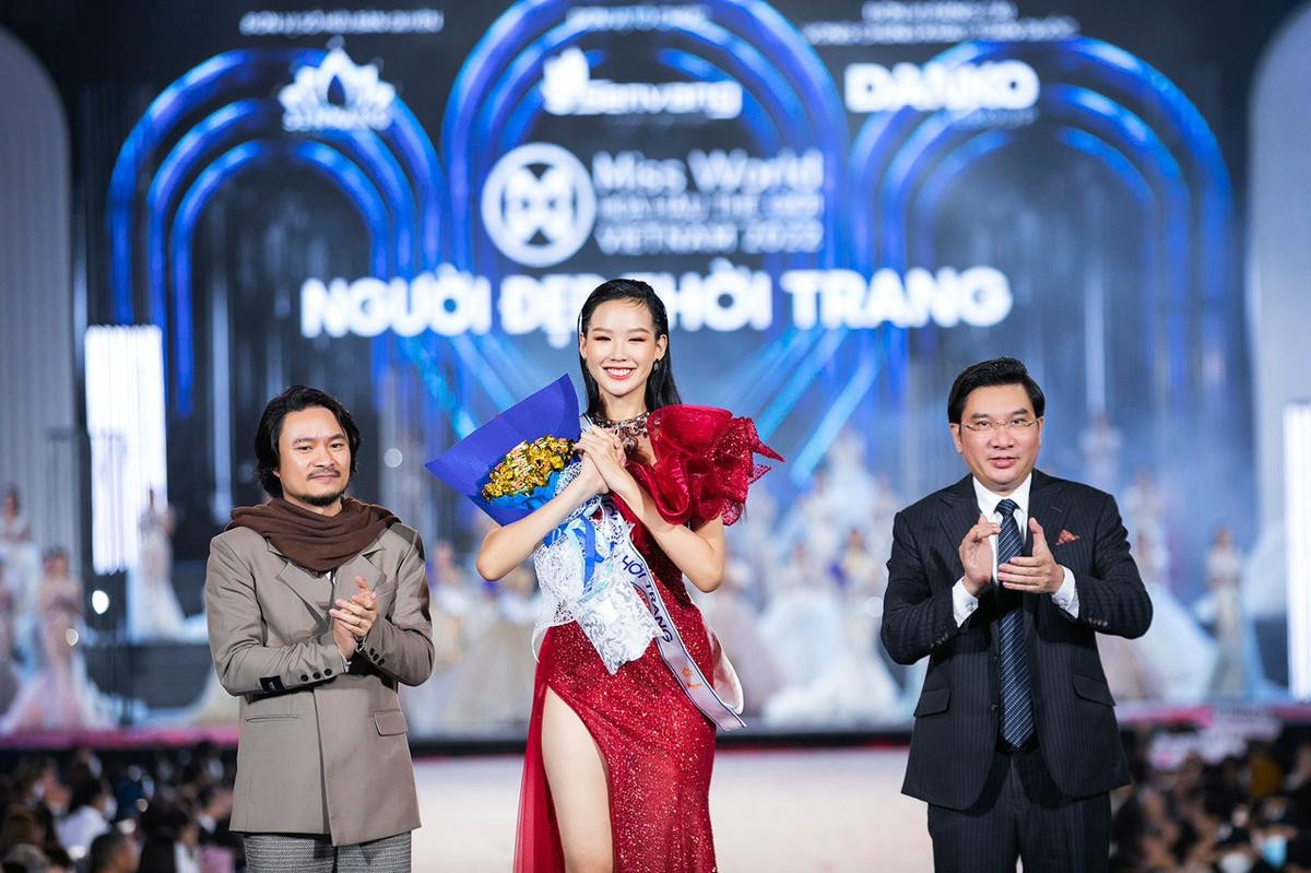 Một mỹ nhân cao 1,85m vừa vào thẳng Top 20 Miss World Vietnam 2022, ảnh mặt mộc gây 'xỉu ngang' Ảnh 1