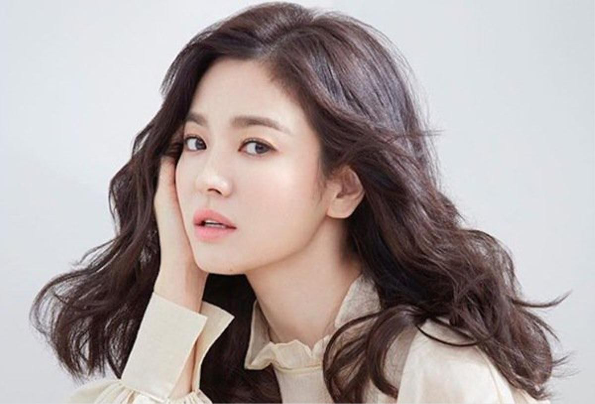 Ảnh 12 năm trước của Song Hye Kyo bỗng sốt trở lại: Chỉ cần ngồi yên cũng đẹp, nhan sắc không 'góc chết' Ảnh 8