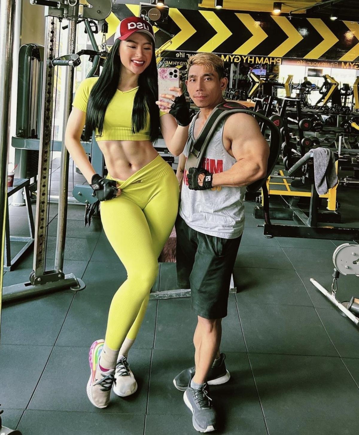 Angela Phương Trinh lên đồ mát mẻ khoe body 'lực điền', nhiều góc chụp... nam tính quá đỗi Ảnh 5