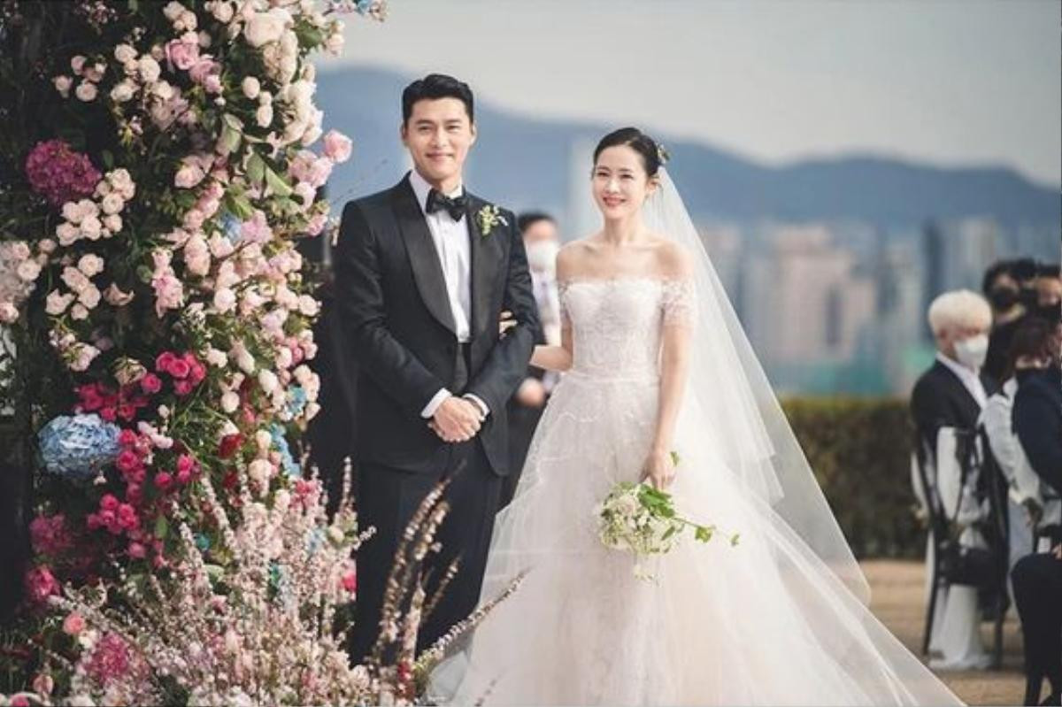 Lộ ảnh Son Ye Jin và Hyun Bin tình tứ bên trời Mỹ, còn có động thái cực thân mật với vợ Ảnh 3