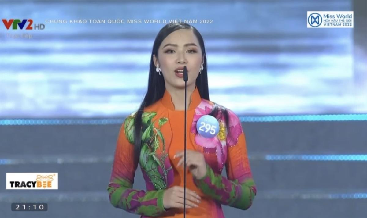 Thí sinh Miss World Vietnam ứng xử ấp úng, cười trừ chữa ngượng: Đến BGK cũng không giấu nổi vẻ ái ngại Ảnh 9