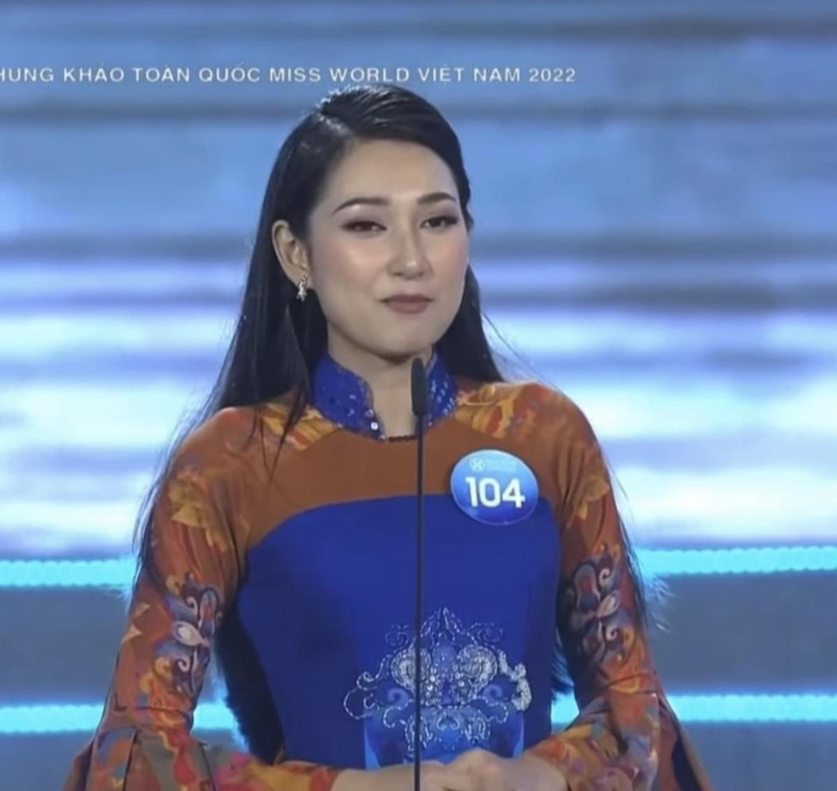 Thí sinh Miss World Vietnam ứng xử ấp úng, cười trừ chữa ngượng: Đến BGK cũng không giấu nổi vẻ ái ngại Ảnh 5