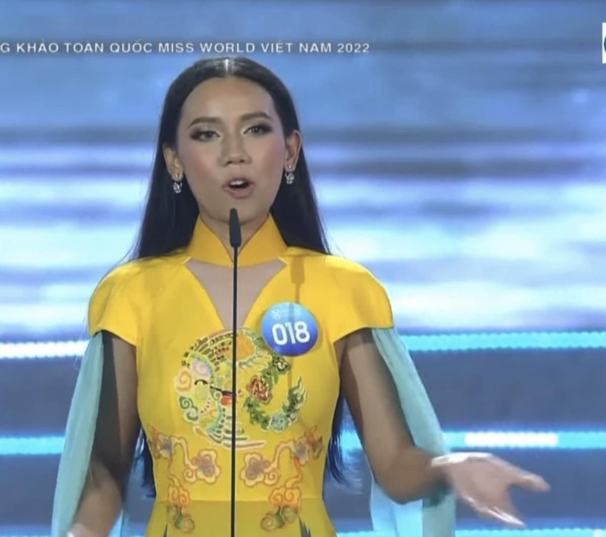 Thí sinh Miss World Vietnam ứng xử ấp úng, cười trừ chữa ngượng: Đến BGK cũng không giấu nổi vẻ ái ngại Ảnh 3