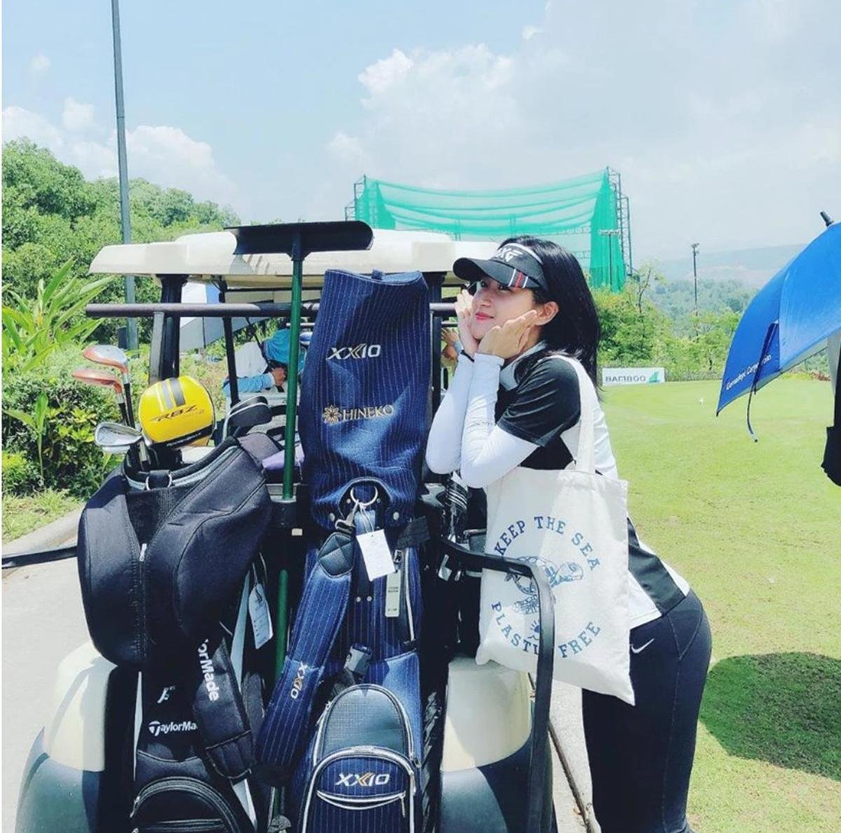 'Bản sao' Hiền Hồ chơi golf: Không cần 'anh họ', tự thân làm giàu khiến nhiều người ngưỡng mộ Ảnh 1