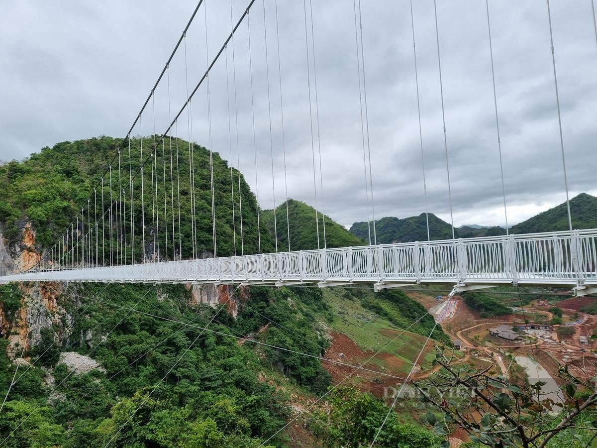 Cầu kính dài nhất thế giới tại Việt Nam chưa khai trương nhưng khiến nhiều 'chưng hửng' vì giá vé? Ảnh 1