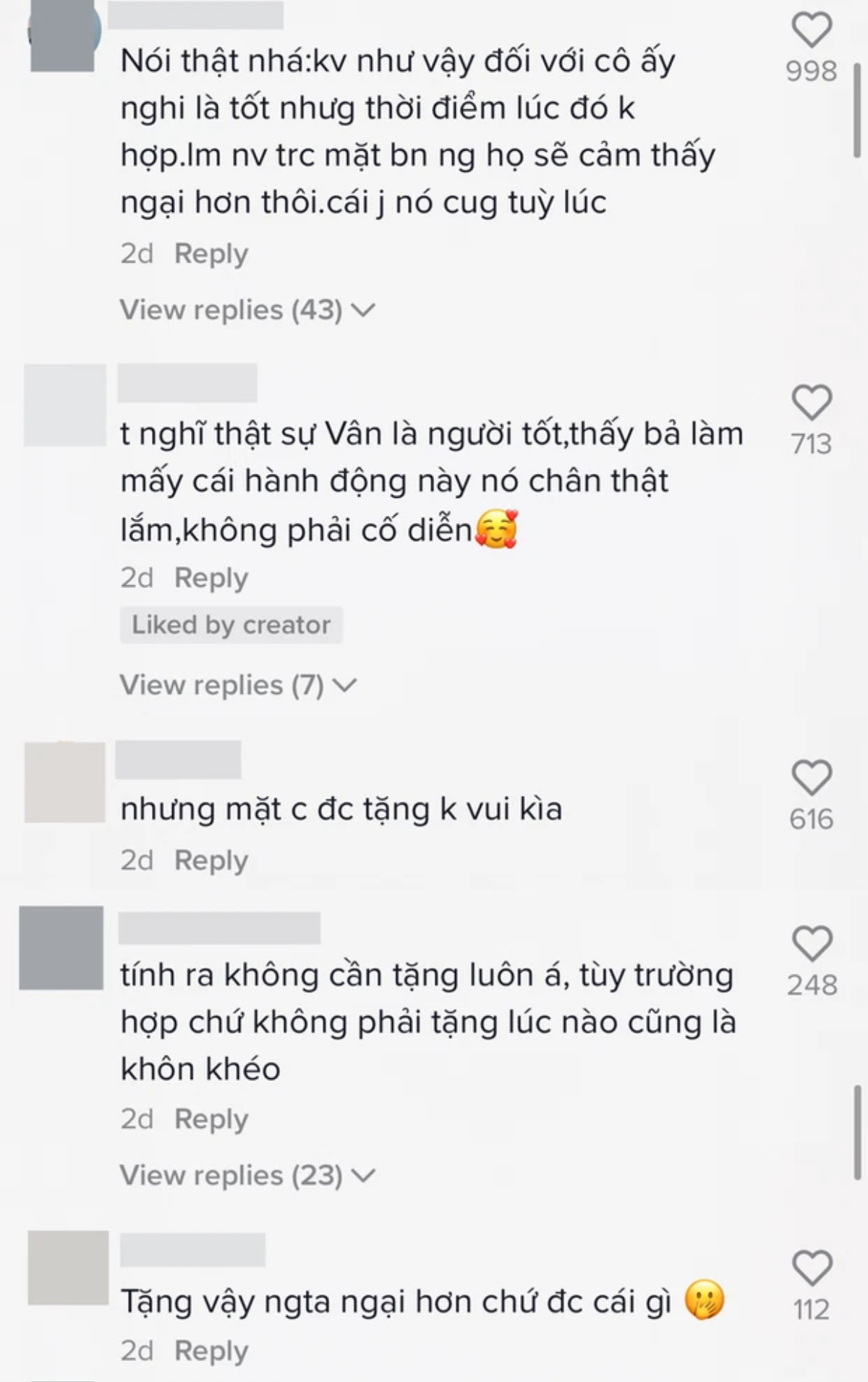 Tranh cãi chuyện Khánh Vân tặng hoa cho nhà thiết kế: Người khen lịch sự, người chê kém tinh tế Ảnh 6