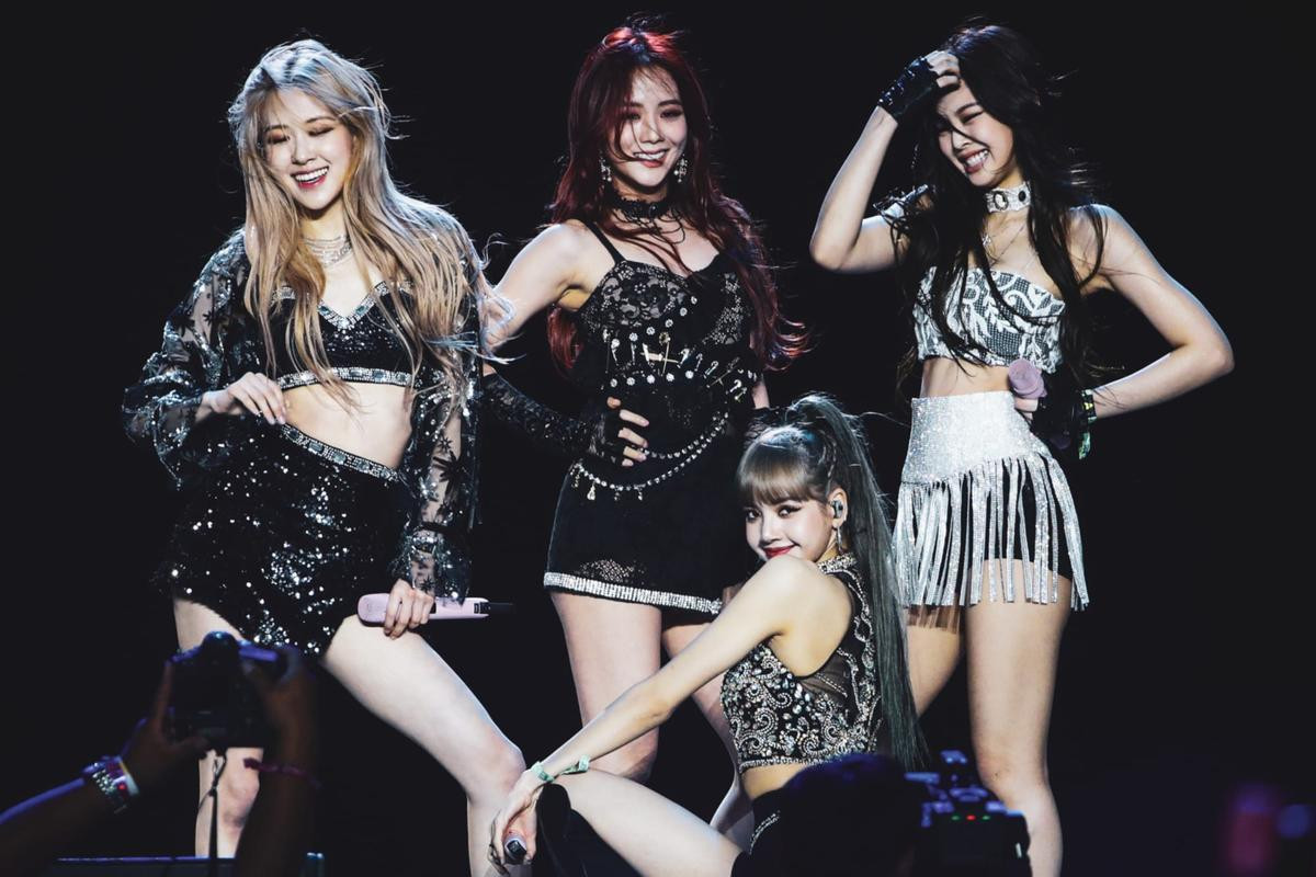 Một nhóm nhạc diện đồ na ná BLACKPINK tại Coachella nhưng bị chê ngay là 'hàng tàu' Ảnh 3