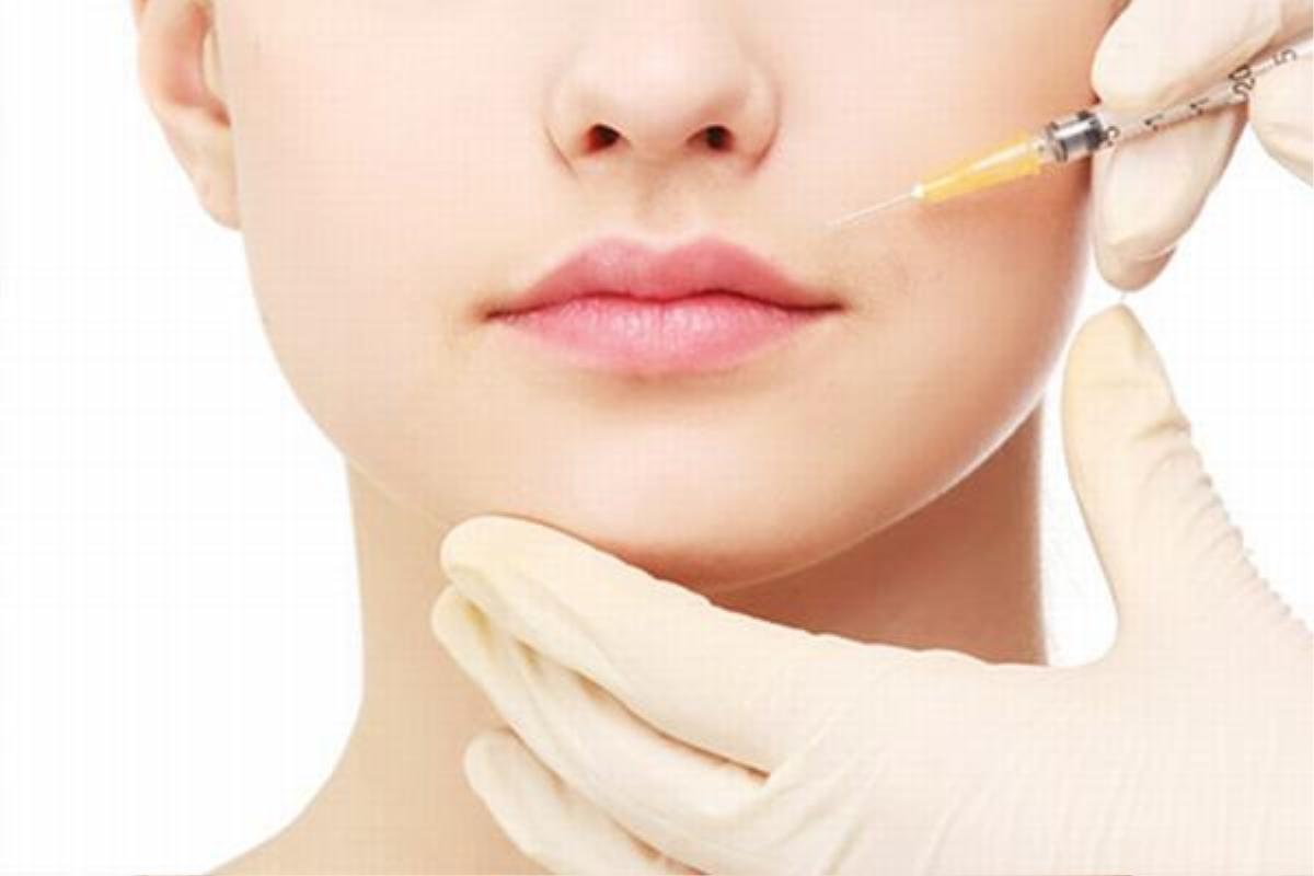 Tiêm filler làm đầy rãnh má tại tiệm tóc, người phụ nữ bị mất thị lực Ảnh 1