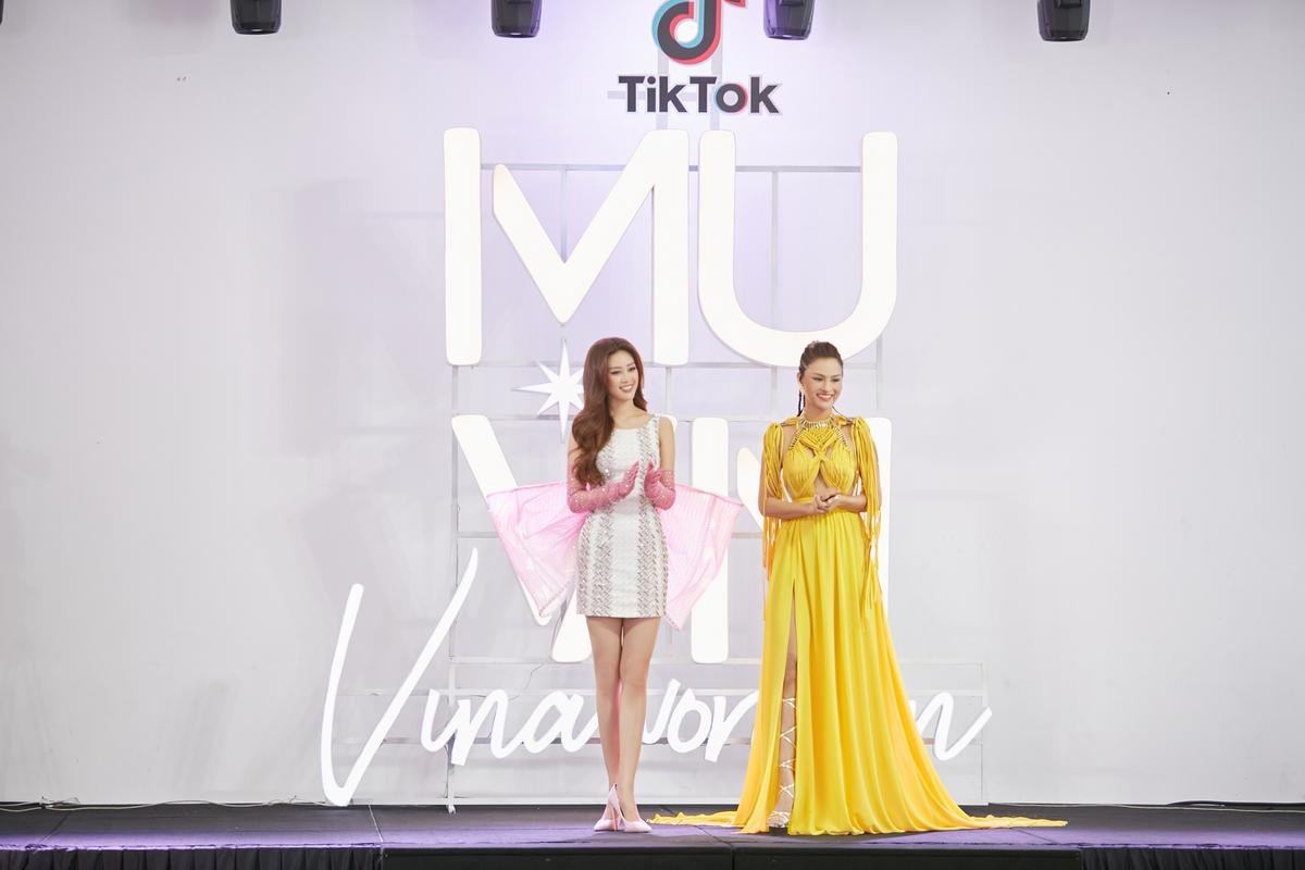 Vũ Thu Phương catwalk sương sương vài vòng khiến thí sinh lác mắt: Đẹp đủng đỉnh mà không hề 'trôi' Ảnh 3