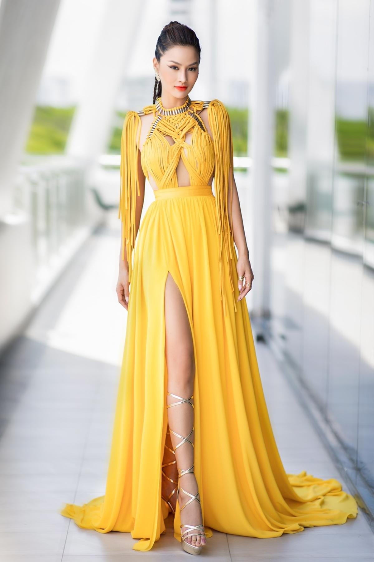 Vũ Thu Phương catwalk sương sương vài vòng khiến thí sinh lác mắt: Đẹp đủng đỉnh mà không hề 'trôi' Ảnh 2