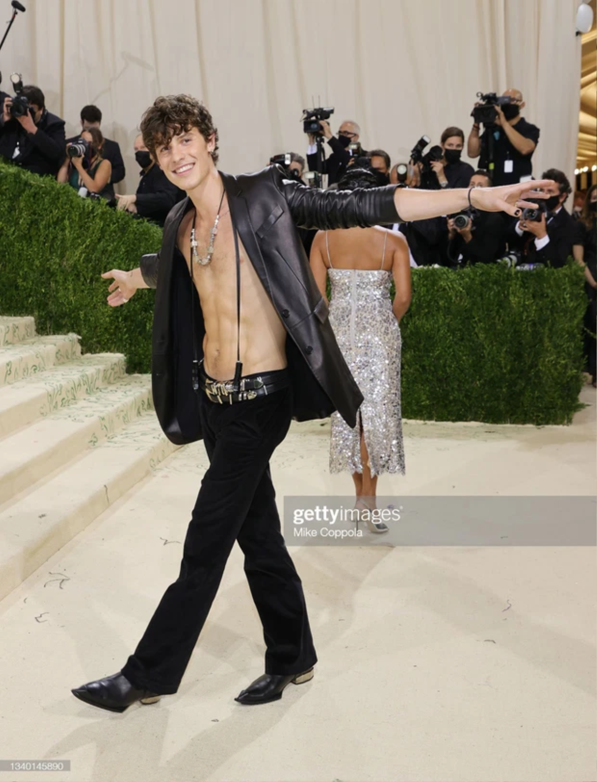 Hậu chia tay, Shawn Mendes xuất hiện như hoàng tử tại Met Gala 2022 còn Camila Cabello thì 'hên xui' Ảnh 2