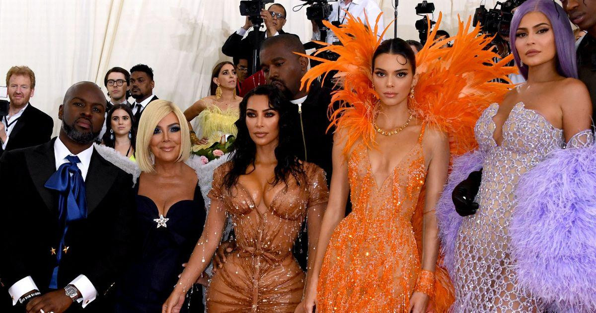 Kim K 'gánh còng lưng' cả nhà Kardashian-Jenner tại Met Gala 2022 Ảnh 17