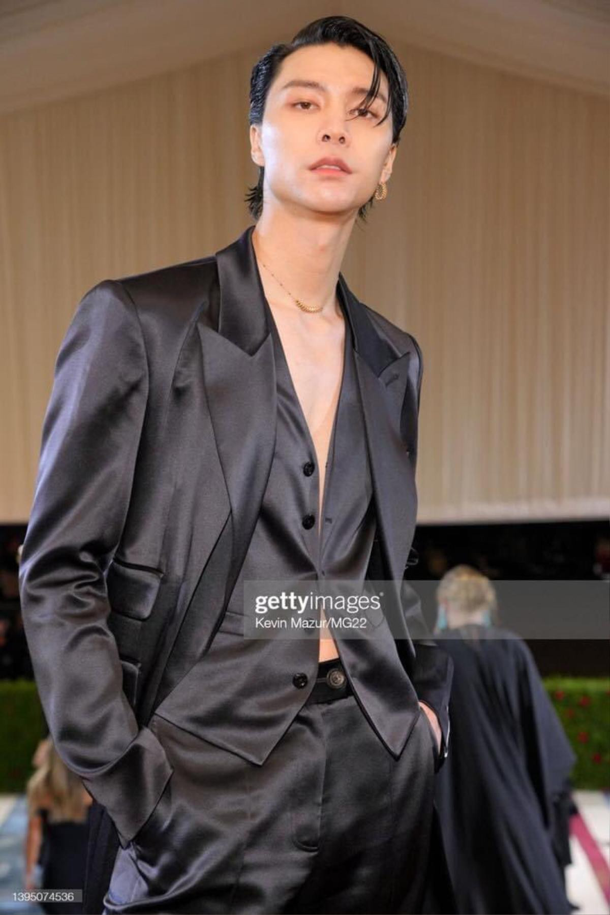 Là nam idol Kpop duy nhất tham dự MET Gala 2022 nhưng Johnny (NCT) lại khiến fan xót xa vì đoạn clip này Ảnh 1