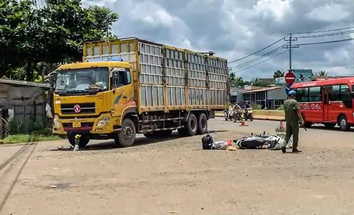 Trở lại TP.HCM sau kỳ nghỉ lễ, nam sinh viên bị xe tải đâm tử vong Ảnh 1