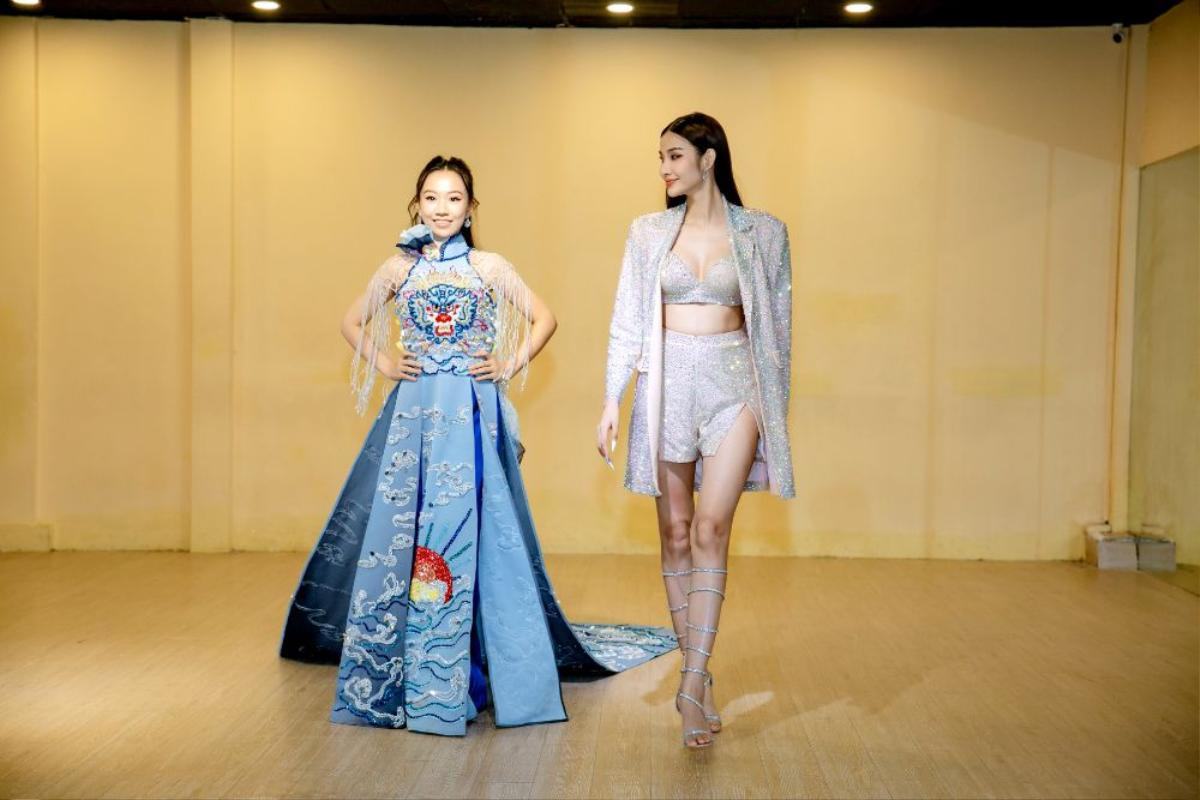 Hoàng Thùy cật lực training cho mẫu nhí đi thi quốc tế: 'Chị là Best Catwalk nên các em cứ yên tâm' Ảnh 6