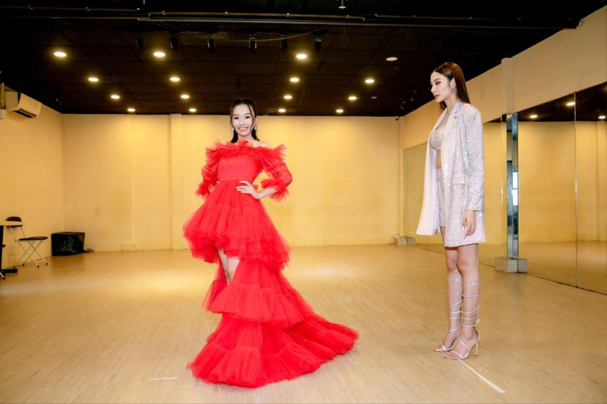 Hoàng Thùy cật lực training cho mẫu nhí đi thi quốc tế: 'Chị là Best Catwalk nên các em cứ yên tâm' Ảnh 10