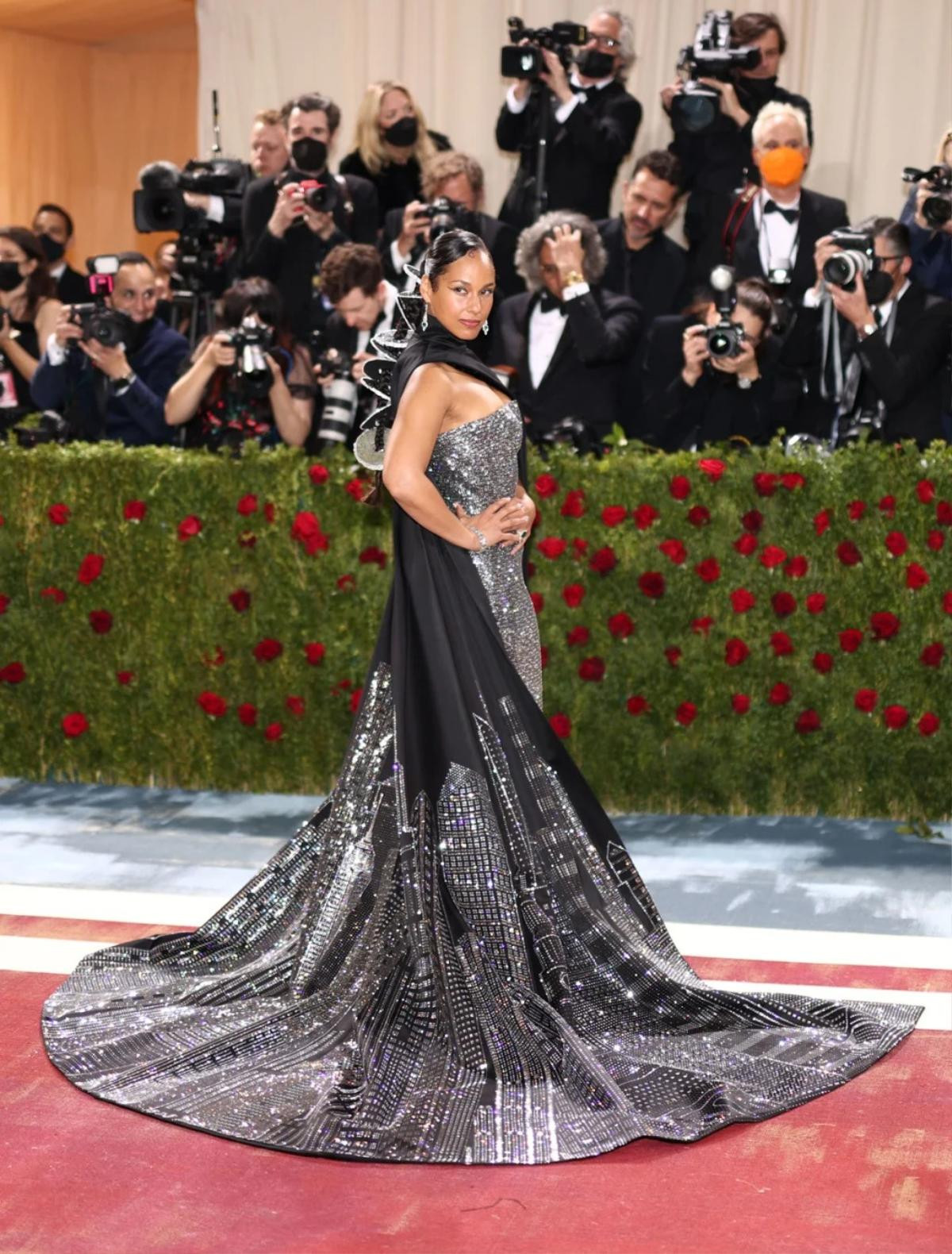 Alicia Keys đính 200.000 viên pha lê lên trang phục Met Gala 2022 Ảnh 4