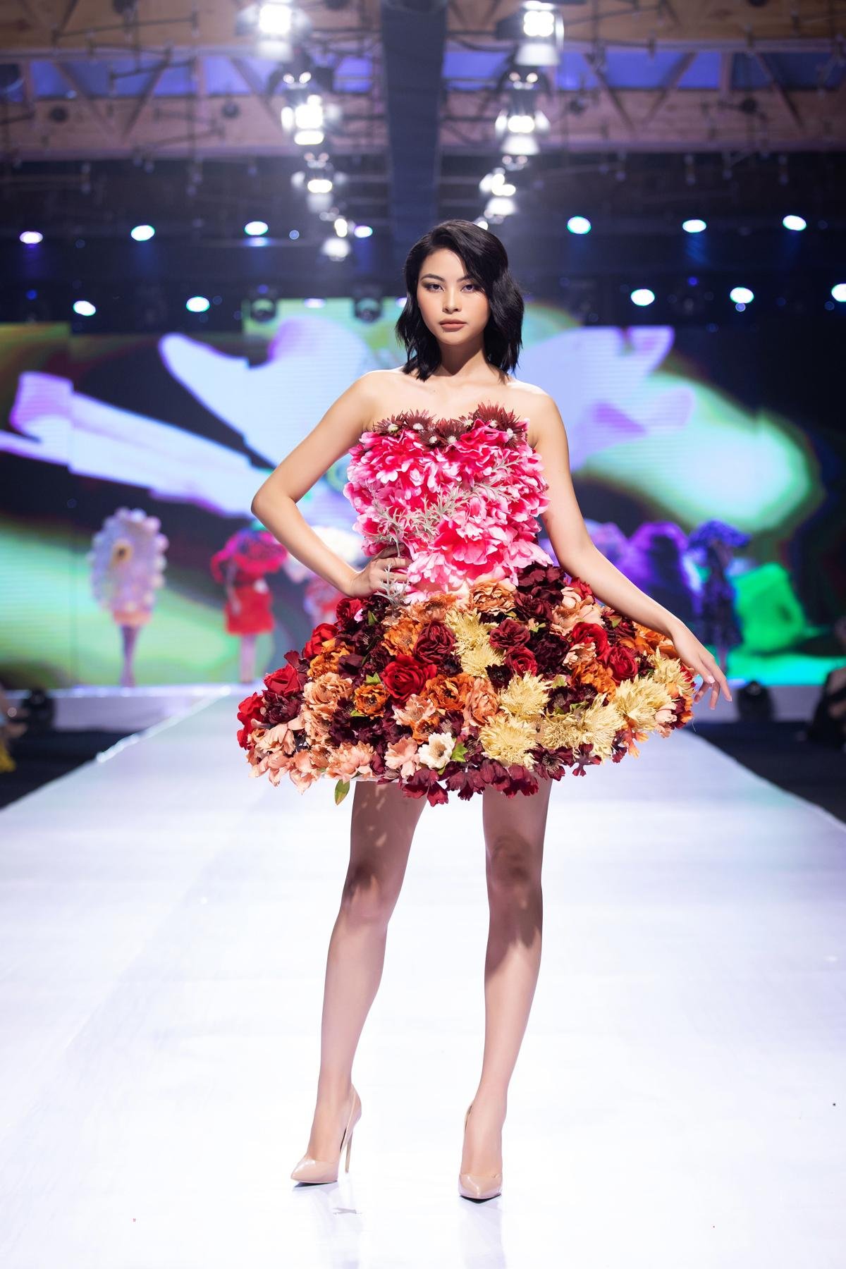 Đào Hà - Miss Eco Hồng Trang hóa nàng thơ xinh như hoa catwalk thần sầu khiến fan tan chảy Ảnh 2