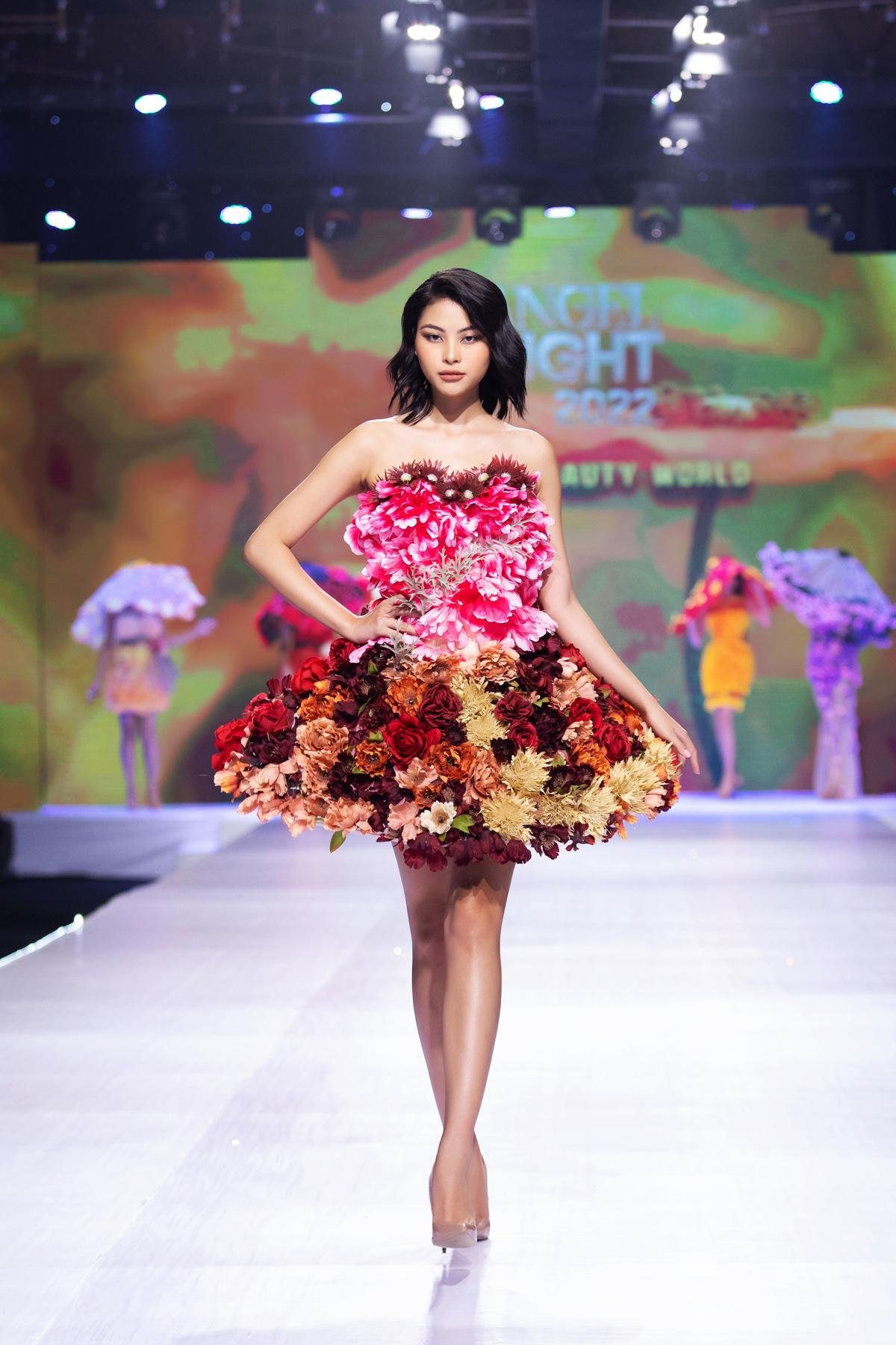 Đào Hà - Miss Eco Hồng Trang hóa nàng thơ xinh như hoa catwalk thần sầu khiến fan tan chảy Ảnh 1