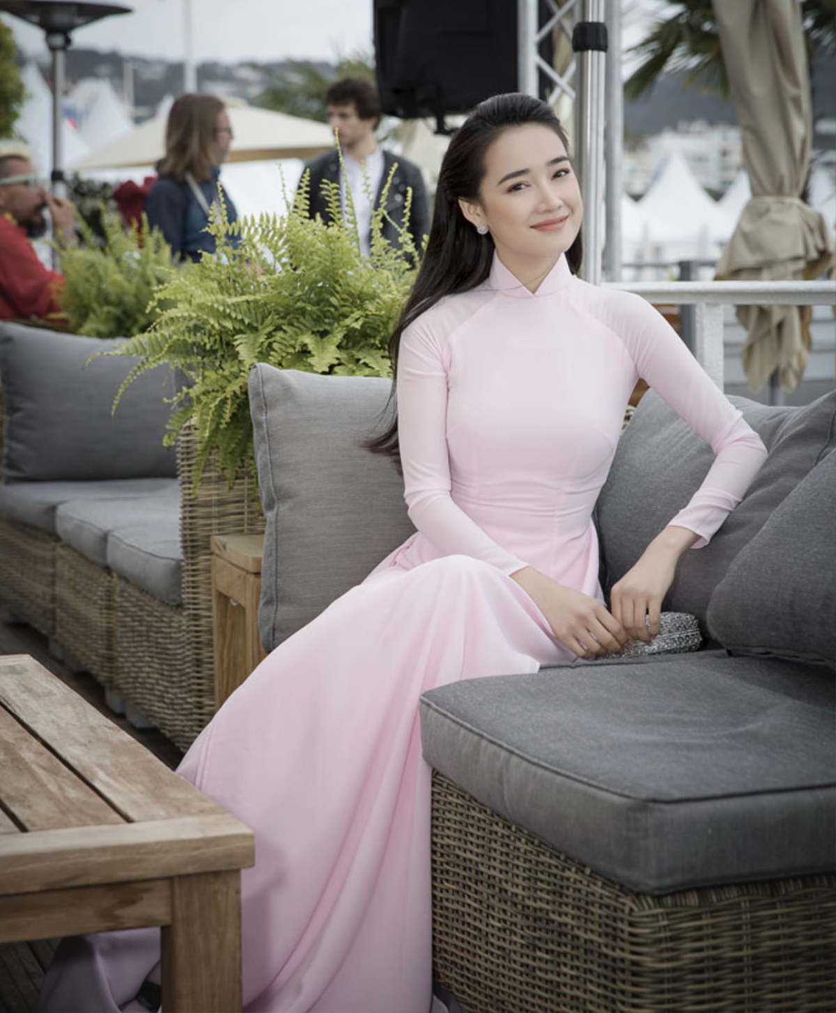 Sao Việt 'càn quét' LHP Cannes: Ngọc Trinh hở hết cỡ, Lý Nhã Kỳ 'sang, xịn, mịn' dù hơi 'ô dề' Ảnh 11