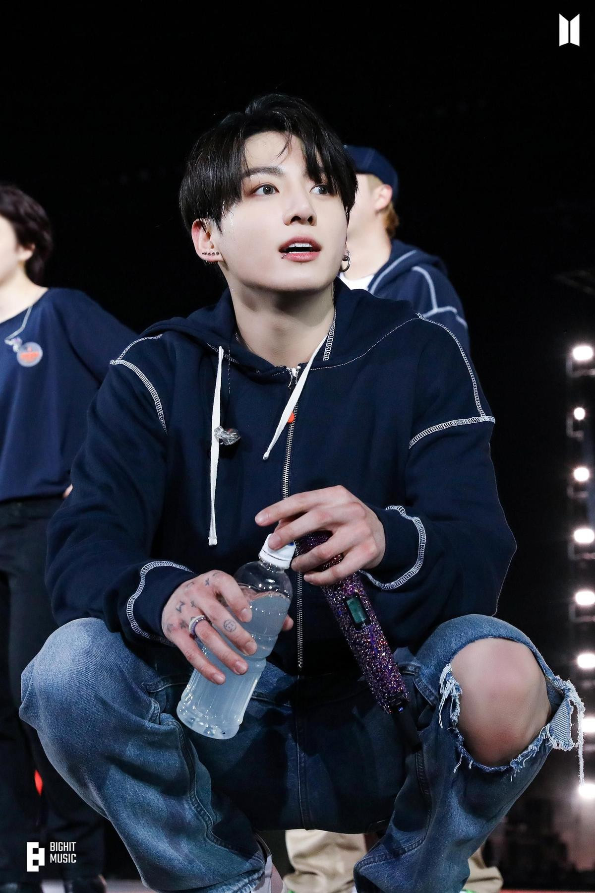 Tại sao HYBE nên tập trung đẩy mạnh hoạt động của Jungkook sau khi BTS bắt đầu nghĩa vụ quân sự? Ảnh 1