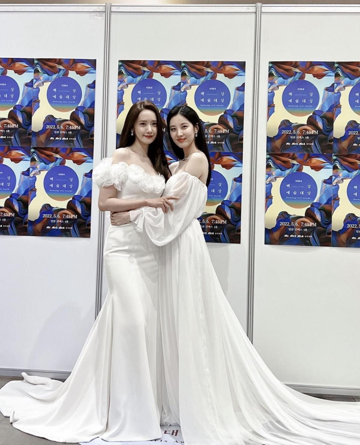 Bầu trời visual 'khủng' tại thảm đỏ Baeksang: Seohyun hở bạo trễ nãi, Yoona chuẩn thánh nữ 'nhà người ta' Ảnh 1