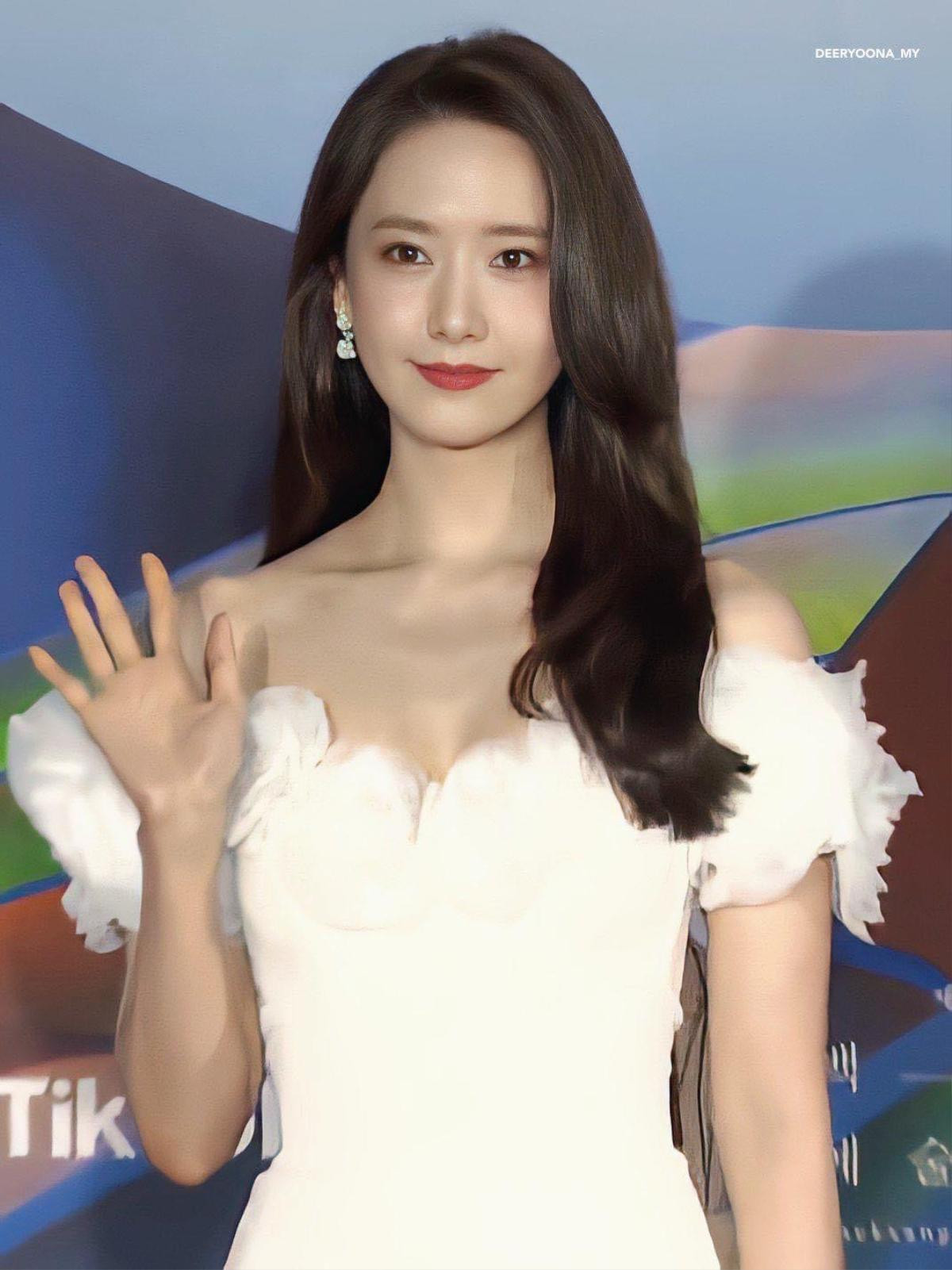 Bầu trời visual 'khủng' tại thảm đỏ Baeksang: Seohyun hở bạo trễ nãi, Yoona chuẩn thánh nữ 'nhà người ta' Ảnh 9