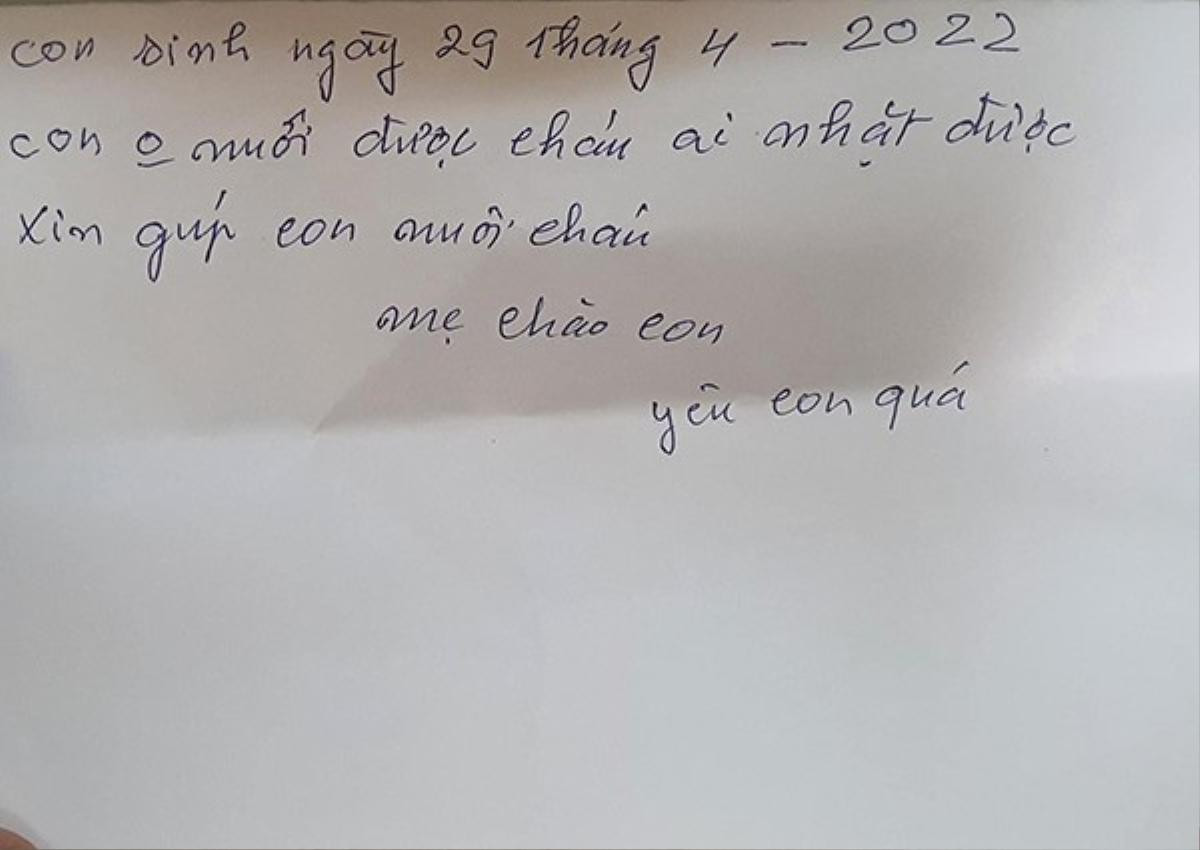 Xót xa bé trai sơ sinh bị bỏ rơi trong túi xách kèm lời nhắn: 'Mẹ chào con. Yêu con quá' Ảnh 2