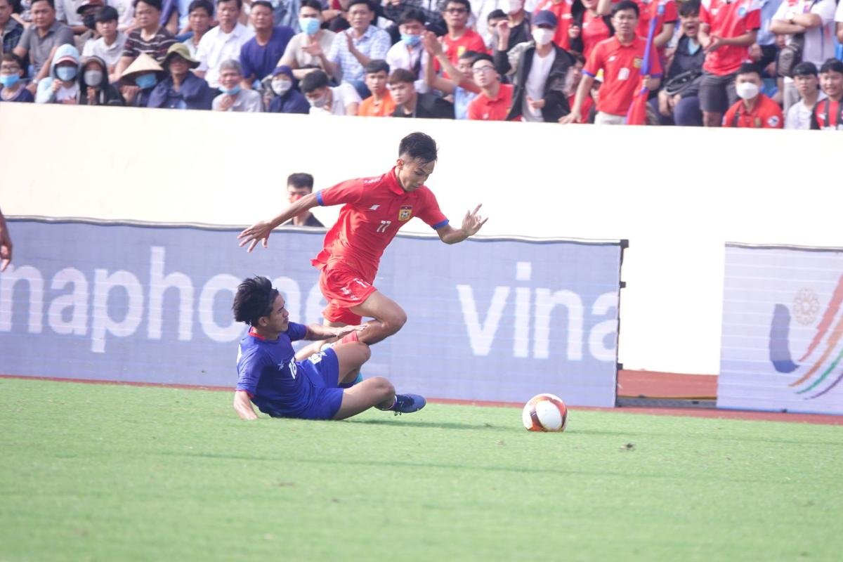 Kỳ lạ như cầu thủ kiêm HLV Keisuke Honda: Campuchia thắng đậm U23 Lào nhưng không cười, mặt luôn ngầu Ảnh 6