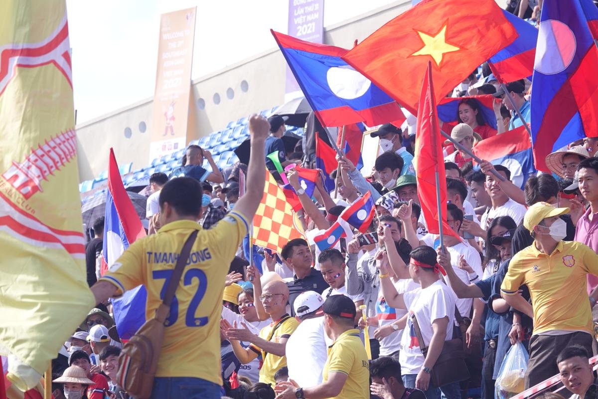 Kỳ lạ như cầu thủ kiêm HLV Keisuke Honda: Campuchia thắng đậm U23 Lào nhưng không cười, mặt luôn ngầu Ảnh 2