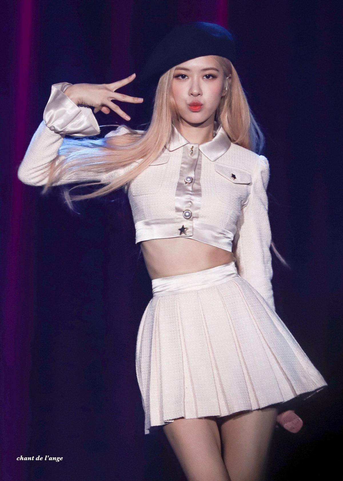 Rosé (BlackPink) và những lần xử lý sự cố sân khấu không mượt đời không nể Ảnh 17