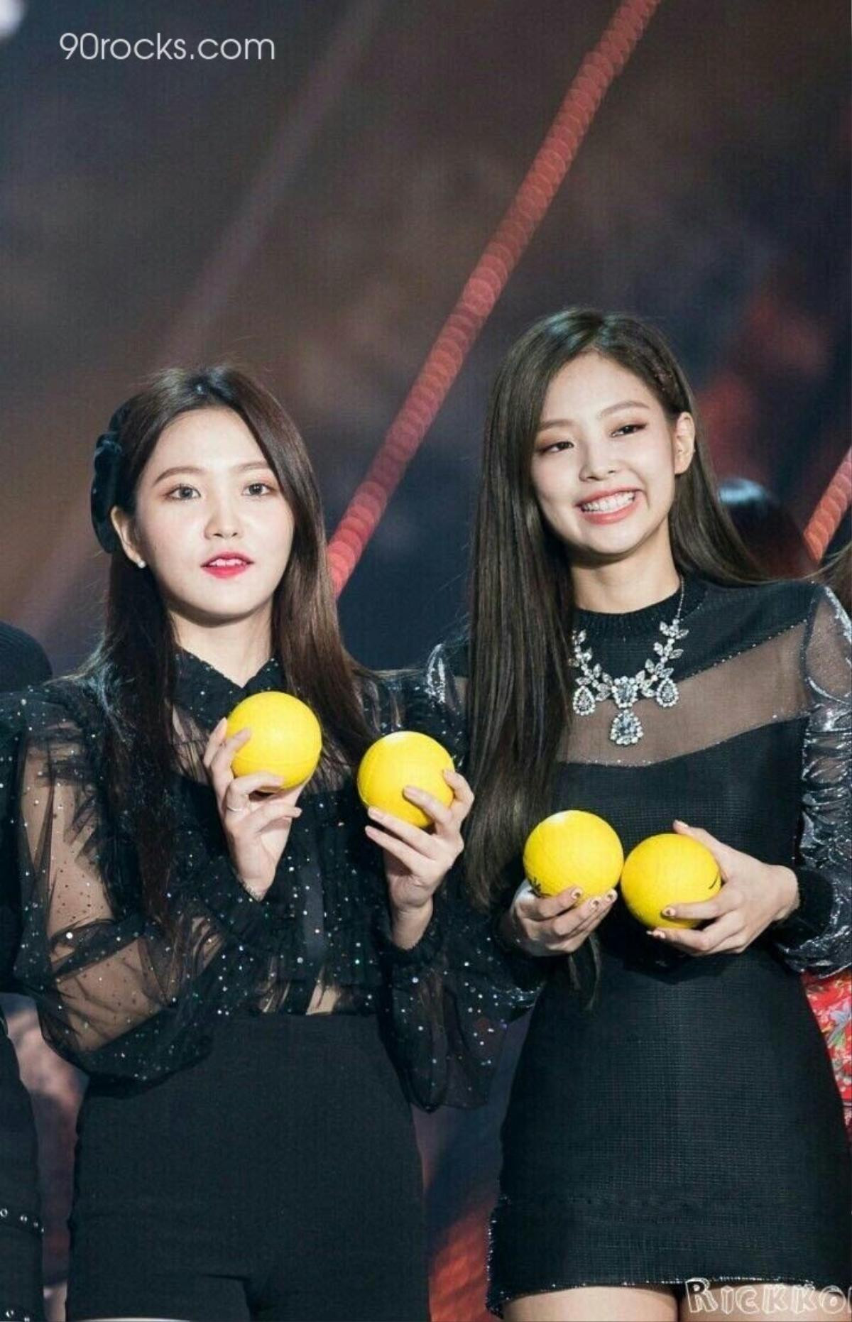 Netizen tranh cãi nảy lửa: Em út Red Velvet đang cố tình sao chép phong cách Jennie (BlackPink)? Ảnh 1