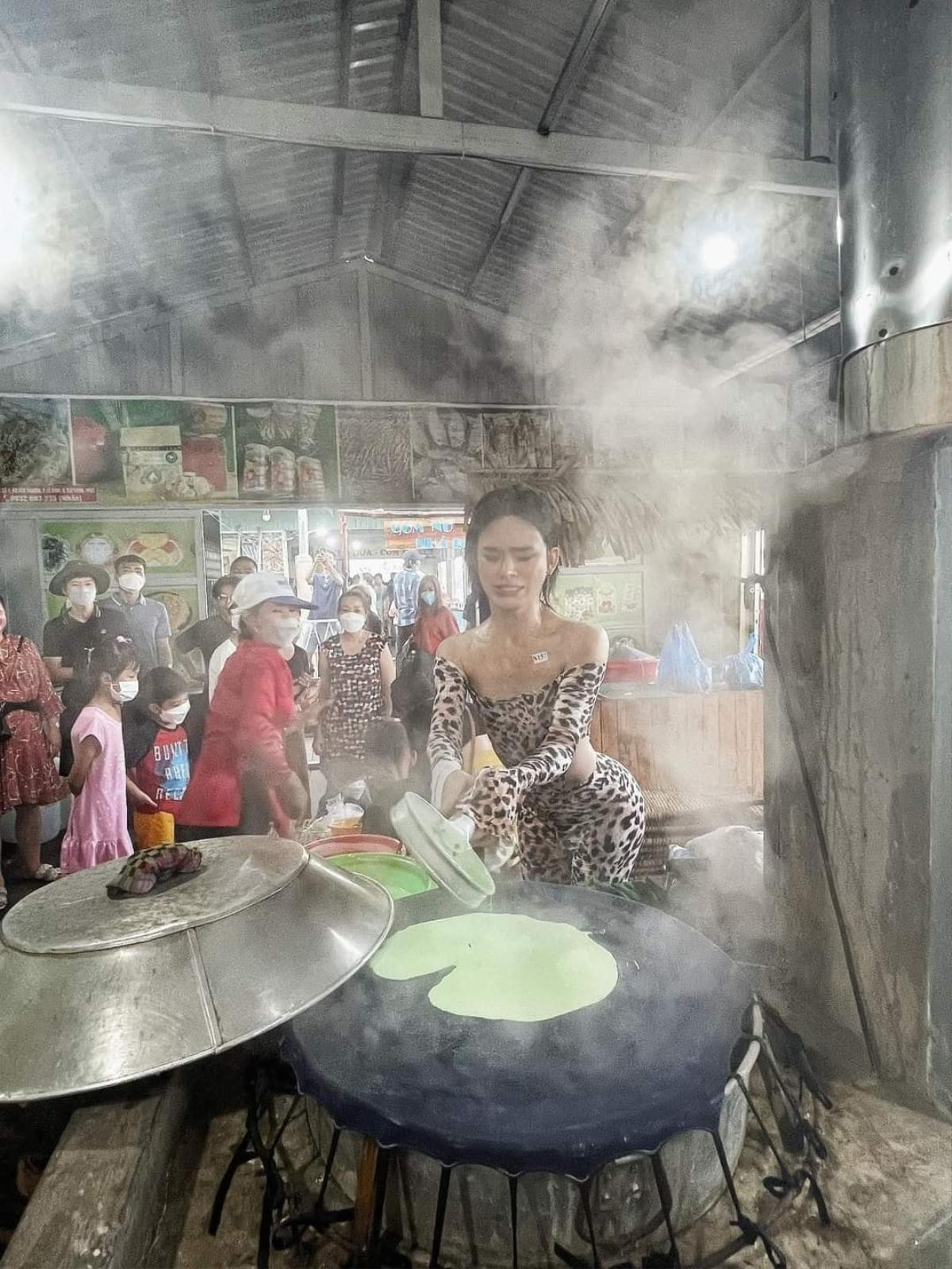 'Bản sao Hiền Hồ' Trần Đức Bo náo loạn Chợ Nổi: Người nhiệt tình share, kẻ la ó 'không dám nhìn' Ảnh 4