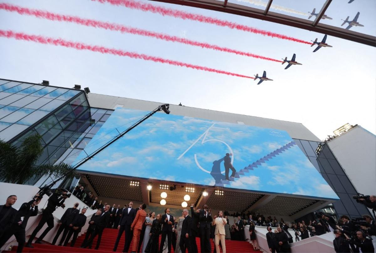 Tom Cruise được Cannes chào đón bằng dàn máy bay tiêm kích siêu oách, ẵm luôn giải Cành Cọ Vàng Ảnh 2