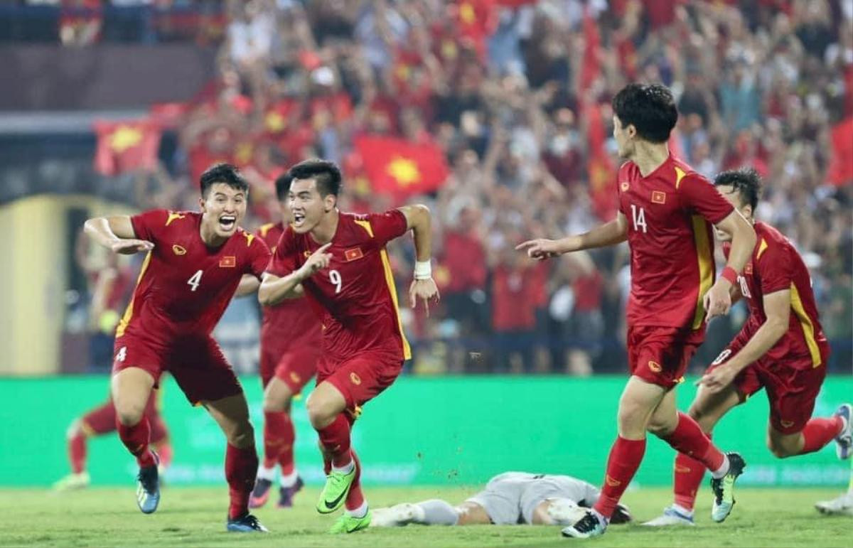 Sao Việt sôi nổi ăn mừng chiến thắng của đội tuyển U23 Việt Nam trước Malaysia Ảnh 1