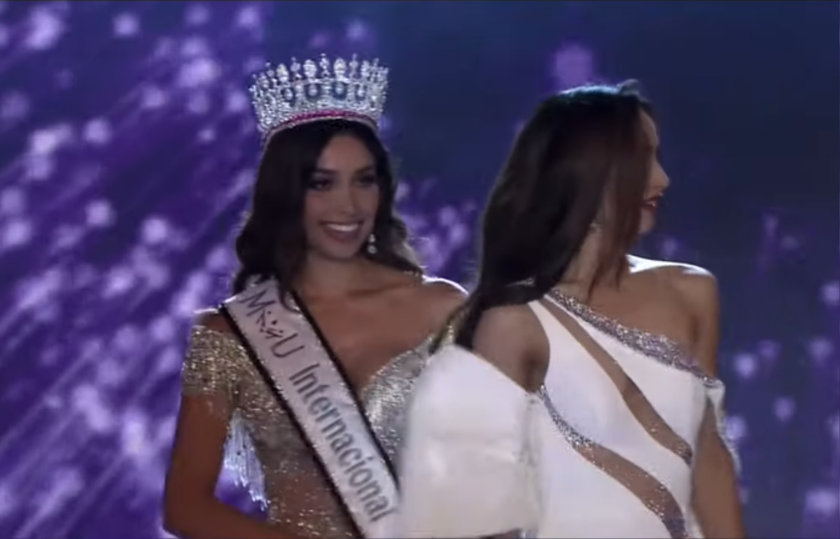 Hoa hậu Mexico trao nhầm vương miện: Fan được dịp nhắc lại sự cố đình đám Miss Universe 2015 Ảnh 6