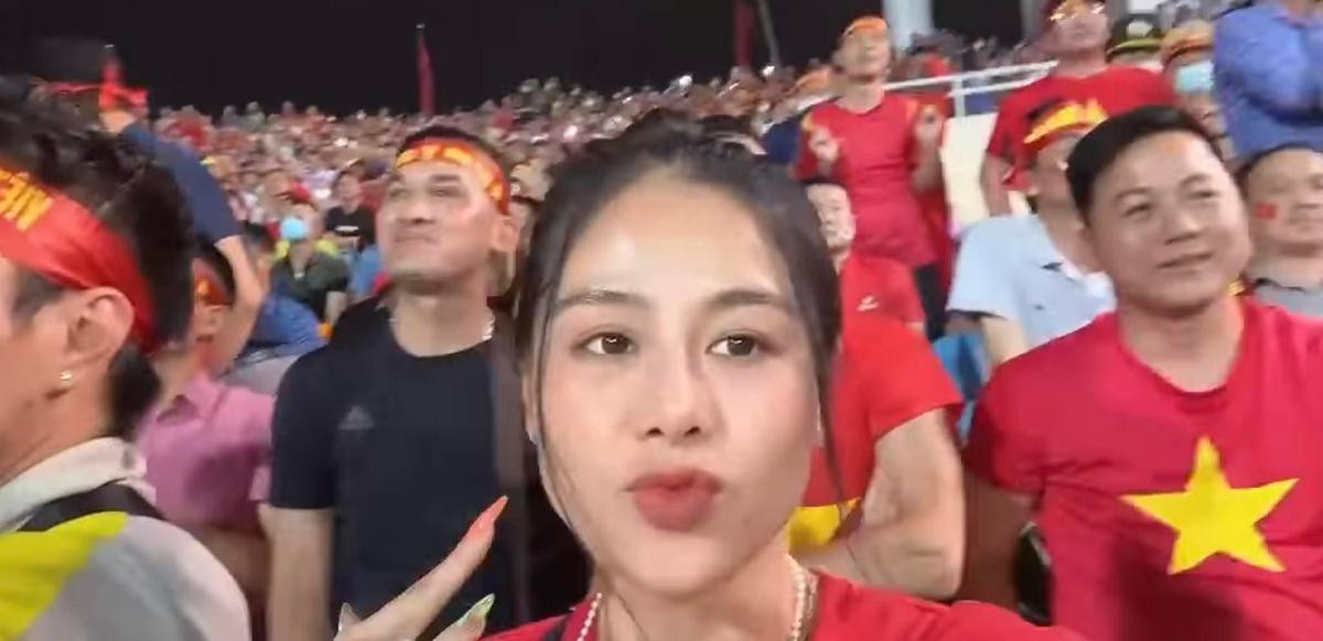 Dàn sao 'quẩy' hết mình chúc mừng HCV SEA Games 31 của tuyển nam: 'Tuyệt vời các chàng trai Việt Nam!' Ảnh 1