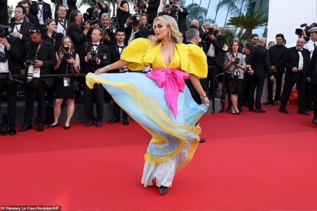 Trang phục thảm họa tại Cannes 2022: Từ tiên cá mắc cạn đến 'siêu anh hùng' khó hiểu không thiếu một ai Ảnh 2