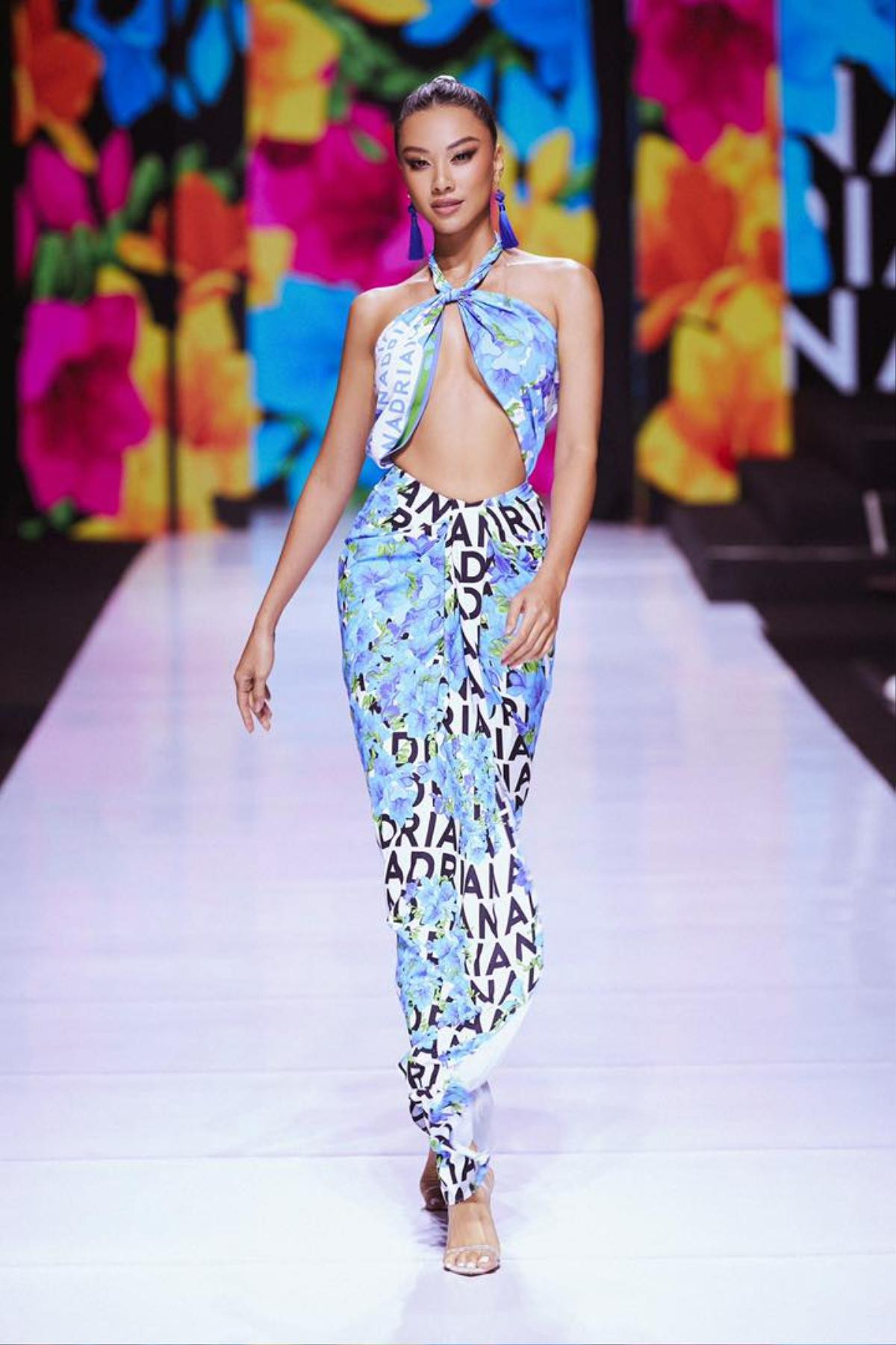 Đọ trình catwalk của hai nàng hậu gây tranh cãi nhất lịch sử Miss Universe Vietnam Ảnh 9