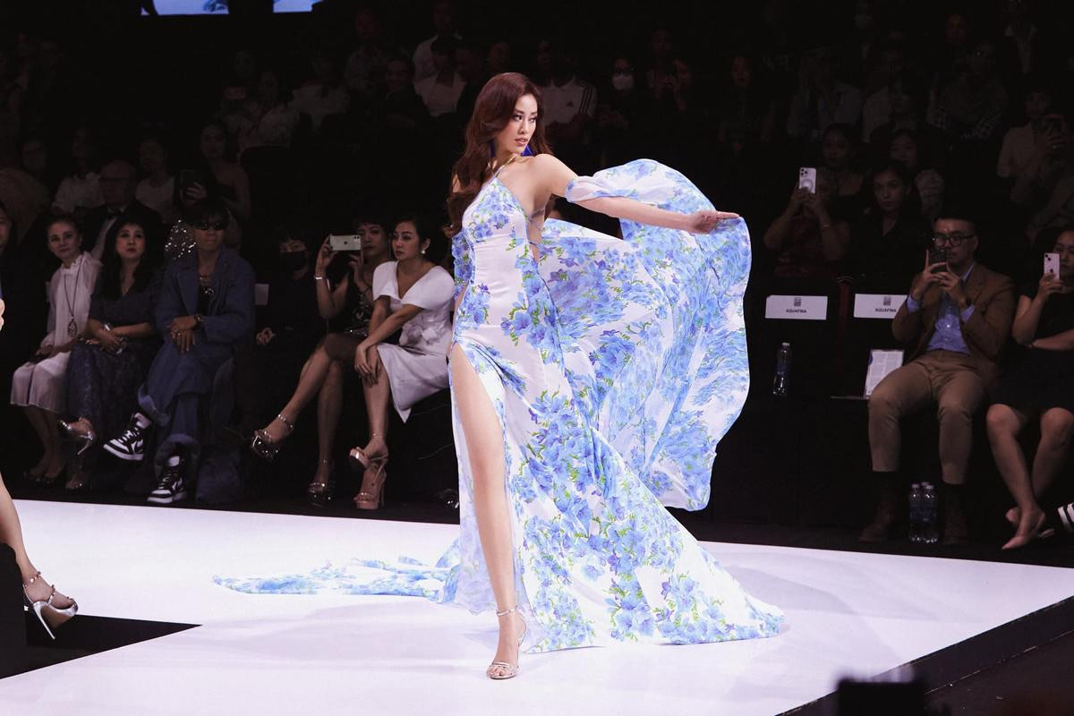 Đọ trình catwalk của hai nàng hậu gây tranh cãi nhất lịch sử Miss Universe Vietnam Ảnh 5