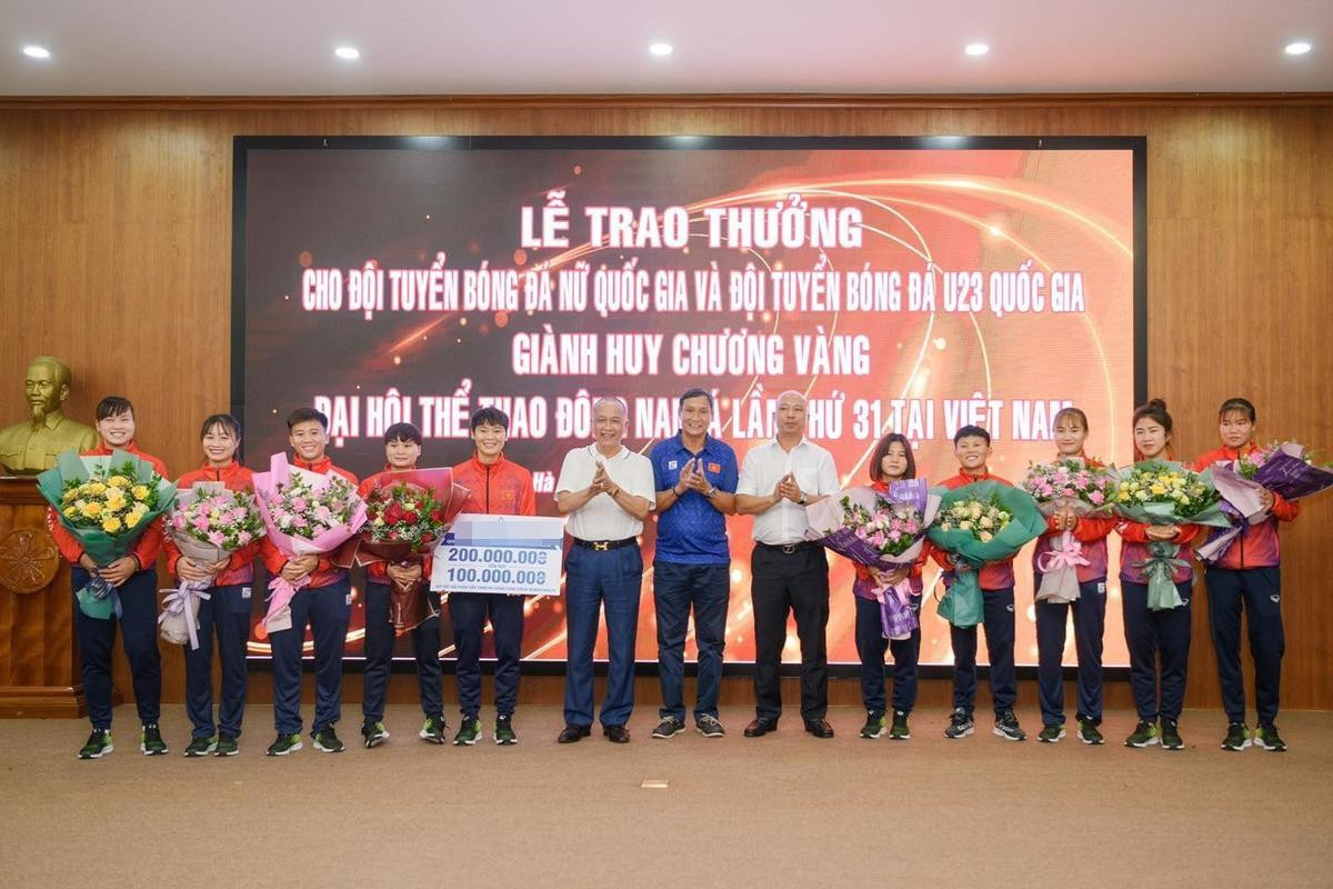 Ngọc Trinh thưởng 300 triệu đồng cho ĐT bóng đá nữ Việt Nam Ảnh 3