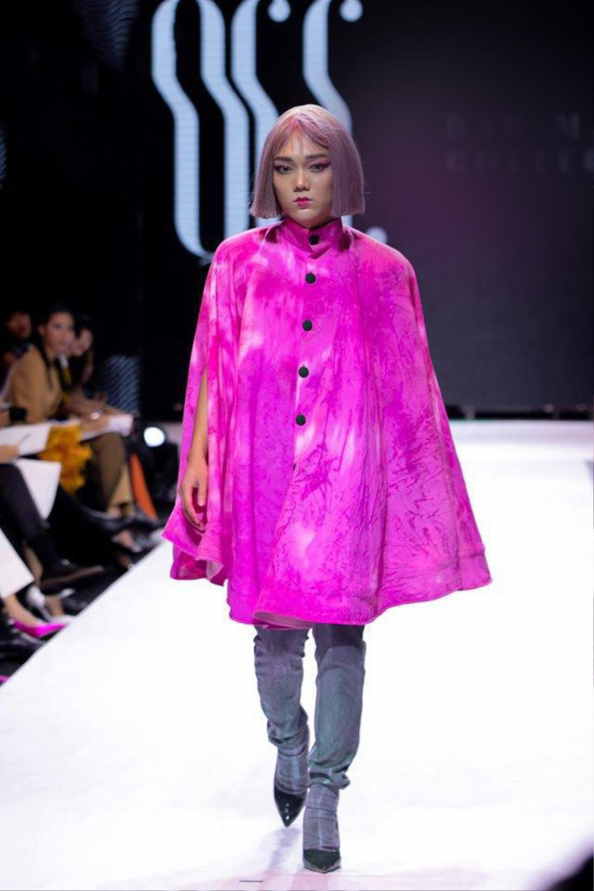 Không có kinh nghiệm catwalk, tại sao hàng loạt các TikToker vẫn 'đổ bộ' sàn runway? Ảnh 8