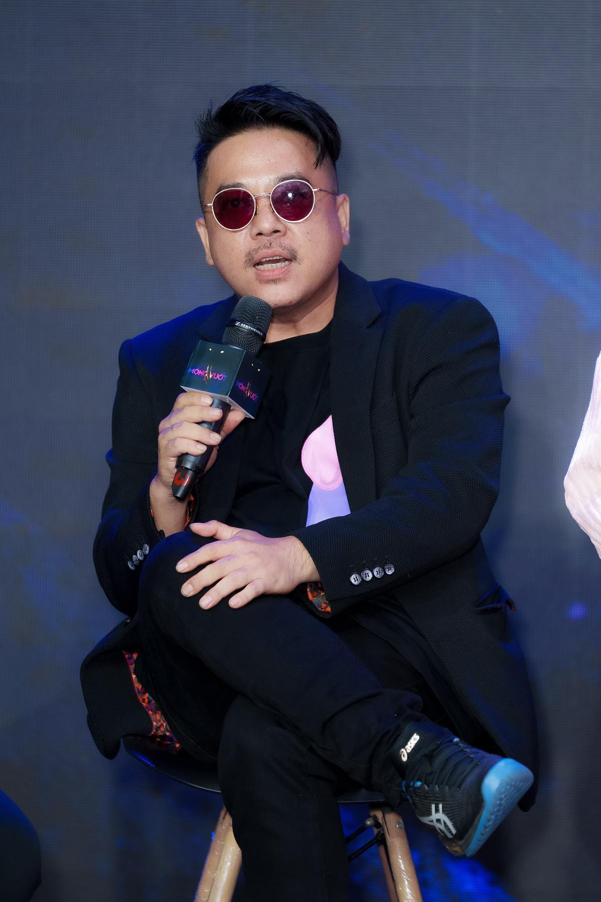 Họp báo phim mới của Lê Thanh Sơn: Rocker Nguyễn tái xuất, Kaity Nguyễn cáo bệnh nên vắng mặt Ảnh 1