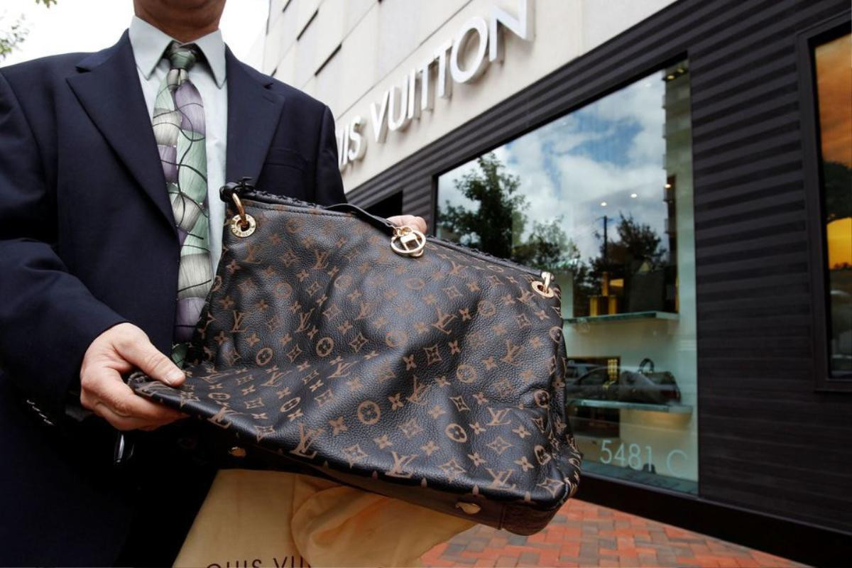 Tại sao Louis Vuitton bán hàng giả? Ảnh 1