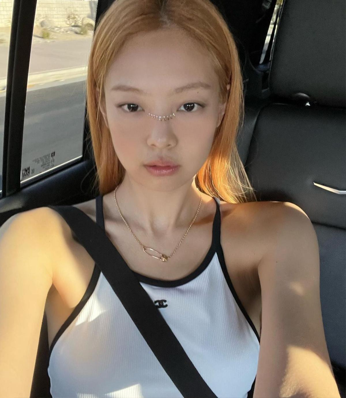 Chỉ ngồi nhâm nhi trà, Jennie (Blackpink) vẫn khiến người hâm mộ 'phát cuồng' vì quá xinh đẹp Ảnh 4